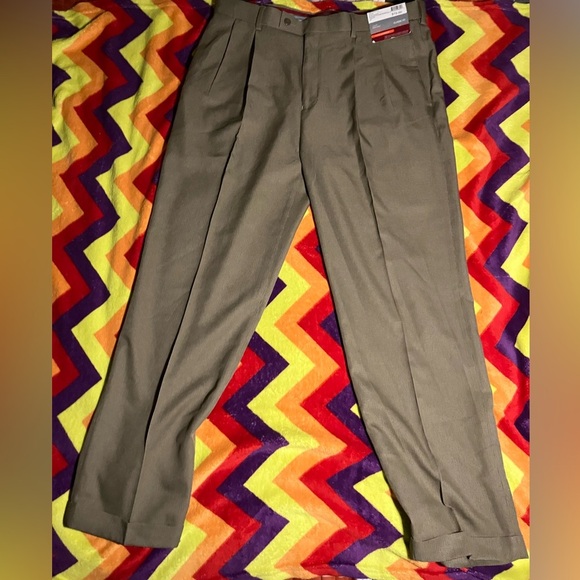 Louis Raphael ROSSO Men's Super 150
Column Weave Pleated Pant Stone Sz
36x30 NWT - Picture 1 of 4